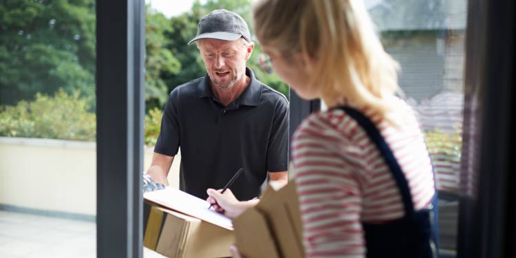 Bán lịch – nghề hái ra tiền của người đưa thư ở Pháp

