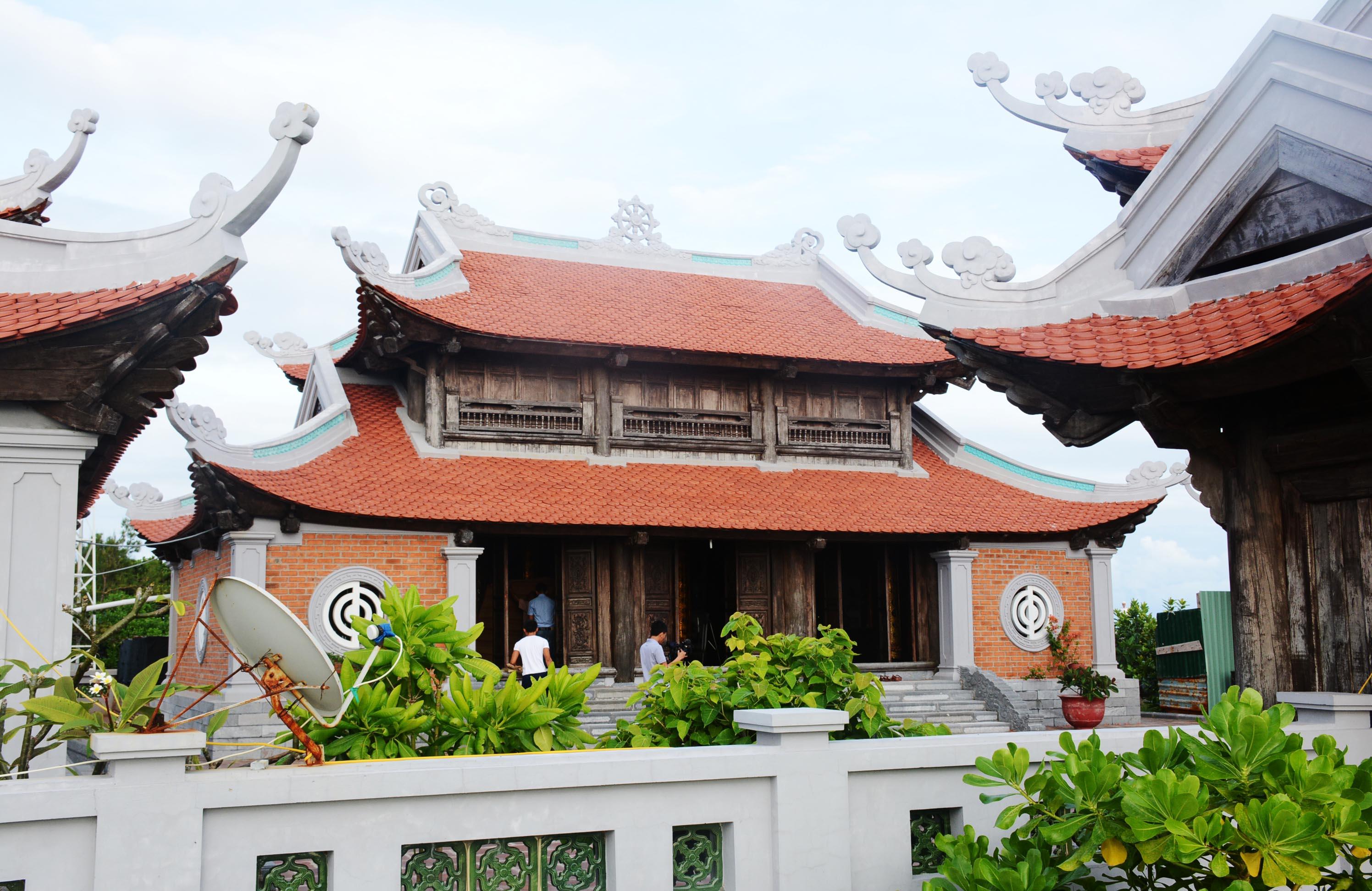 Chuông chùa ngân giữa trùng khơi