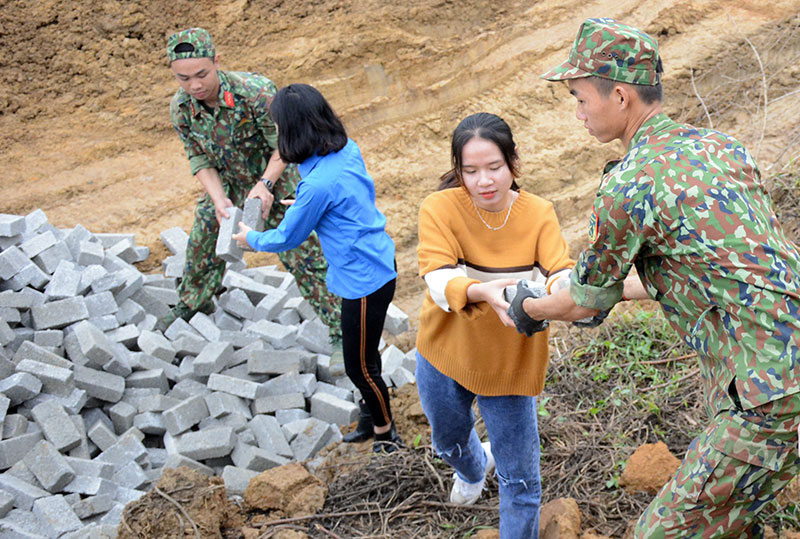 ...góp phần tích cực vào bảo đảm chất lượng công trình, đẩy nhanh tiến độ thi công và tăng cường mối quan hệ, đoàn kết quân-dân.