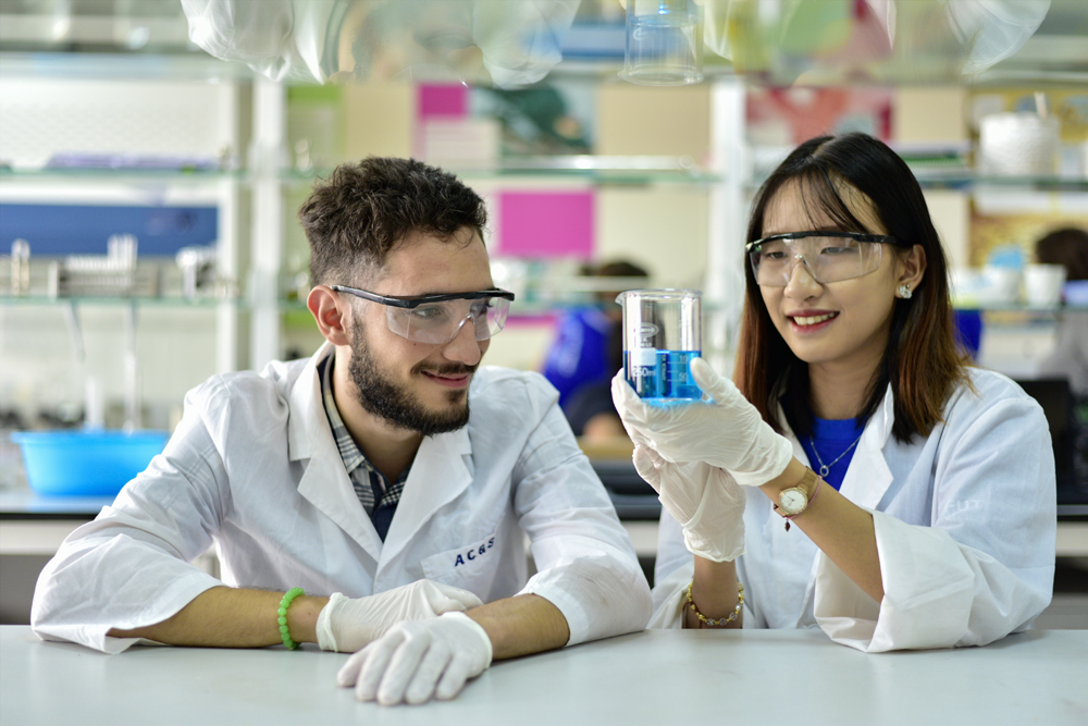 Đại học Việt Pháp tuyển thẳng thí sinh có điểm trung bình các môn tự nhiên đạt từ 8.8 trở lên