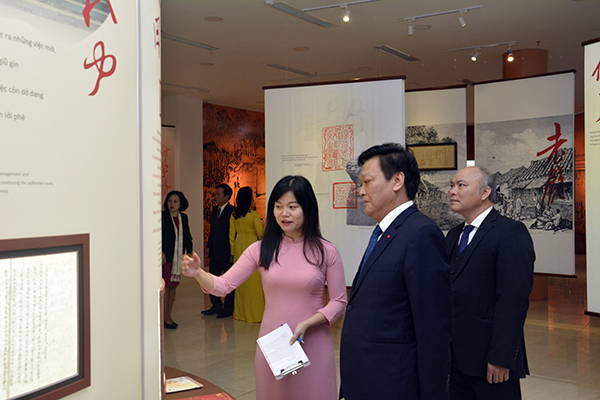 Thưởng lãm thư pháp của các hoàng đế nhà Nguyễn