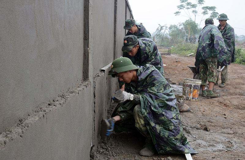 Khắc phục khó khăn để hoàn thành nhiệm vụ