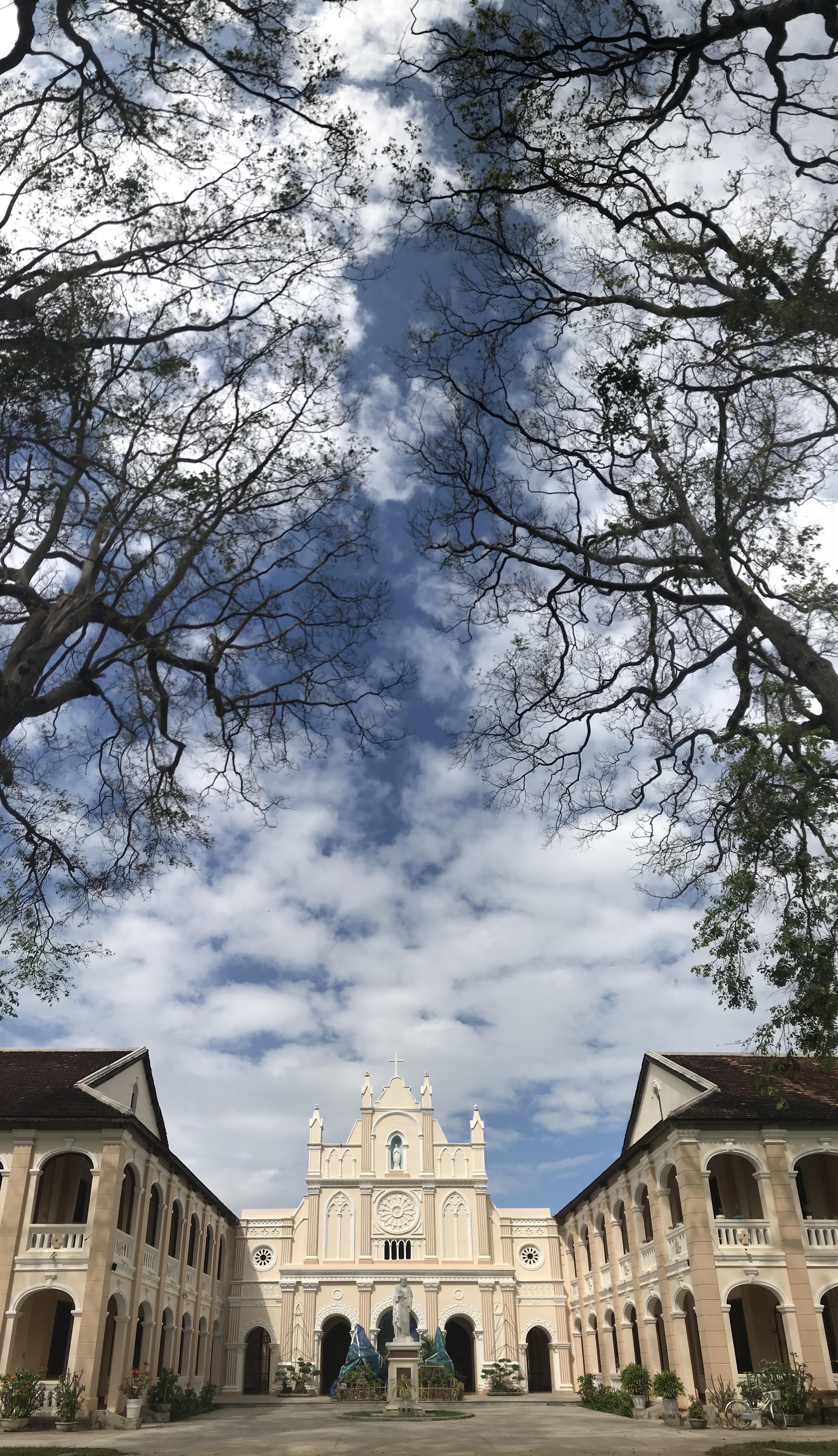 Độc đáo kiến trúc Nhà thờ Lòng Sông