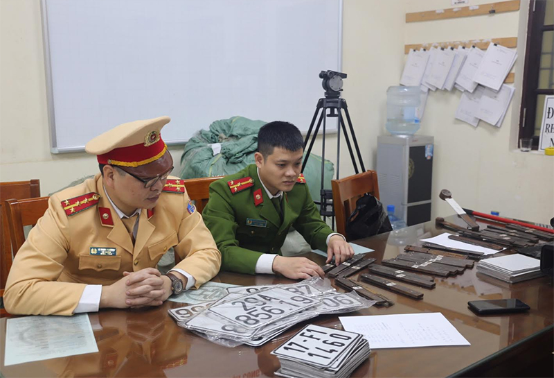 Hà Nội: Sản xuất biển kiểm soát giả

