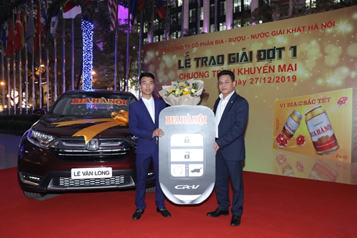 Khách hàng của Bia Hà Nội trúng giải thưởng ô tô Honda CR-V trị giá 1,1 tỷ đồng 