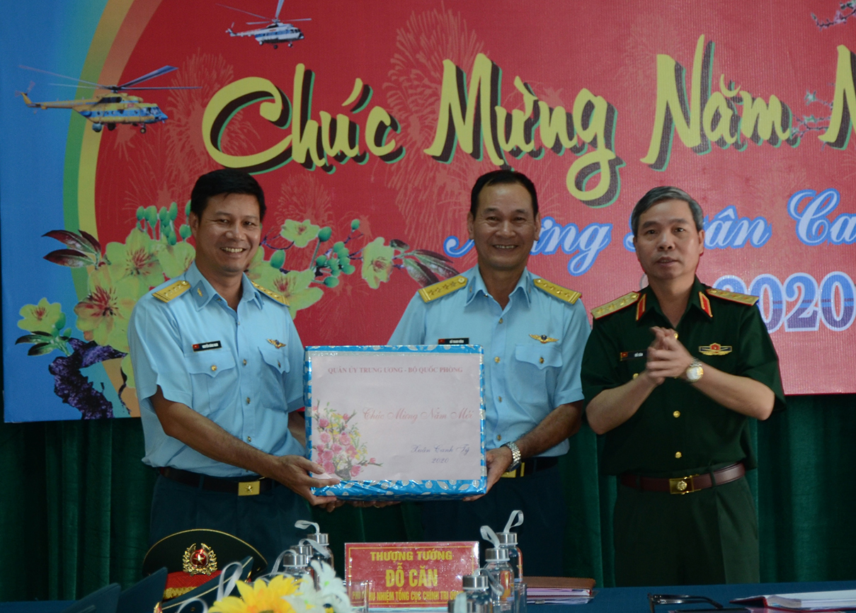 Thượng tướng Đỗ Căn thăm, chúc Tết Trung đoàn 917, Sư đoàn 370, Quân chủng Phòng không-Không quân, các cơ quan của TCCT tại Đồng bằng sông Cửu Long (ĐBSCL)