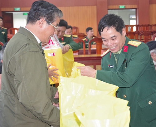 Bộ CHQS tỉnh Lâm Đồng gặp mặt chức sắc tôn giáo