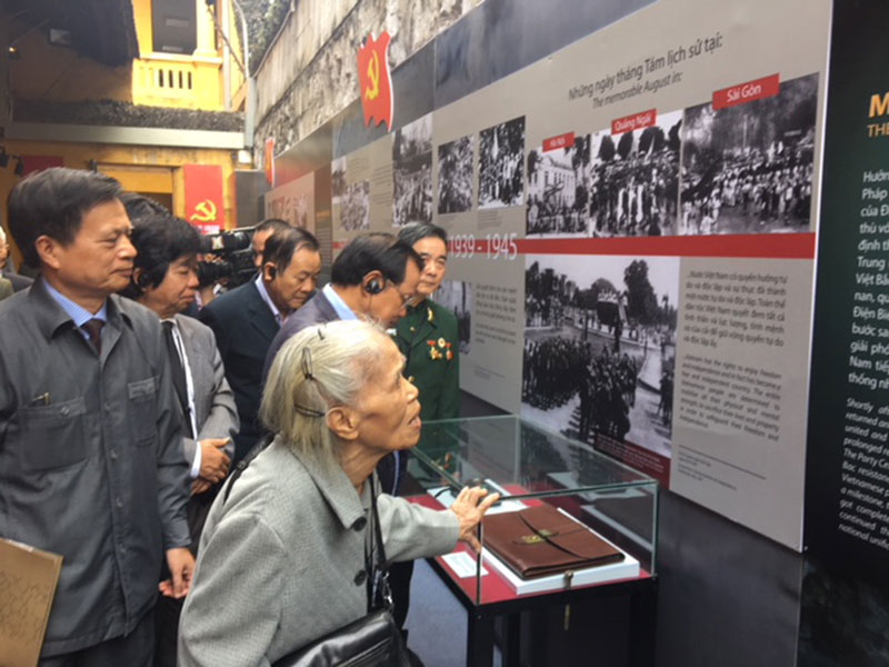 Trưng bày hình ảnh, hiện vật về sự ra đời của Đảng Cộng sản Việt Nam và Đảng bộ Hà Nội