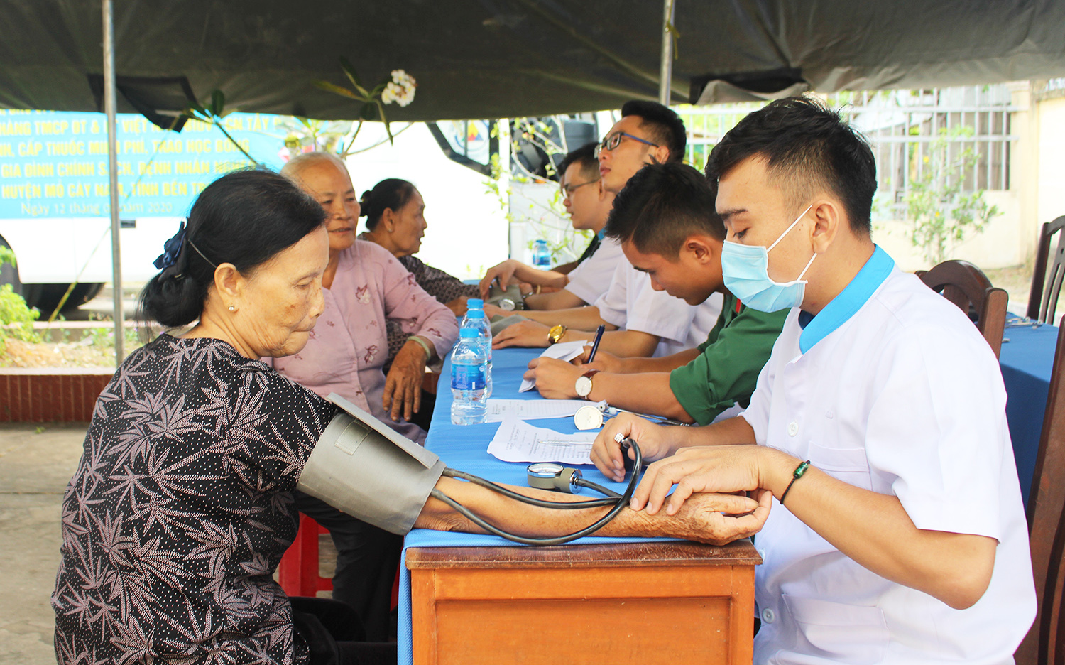Mang Tết ấm đến với người nghèo và gia đình chính sách