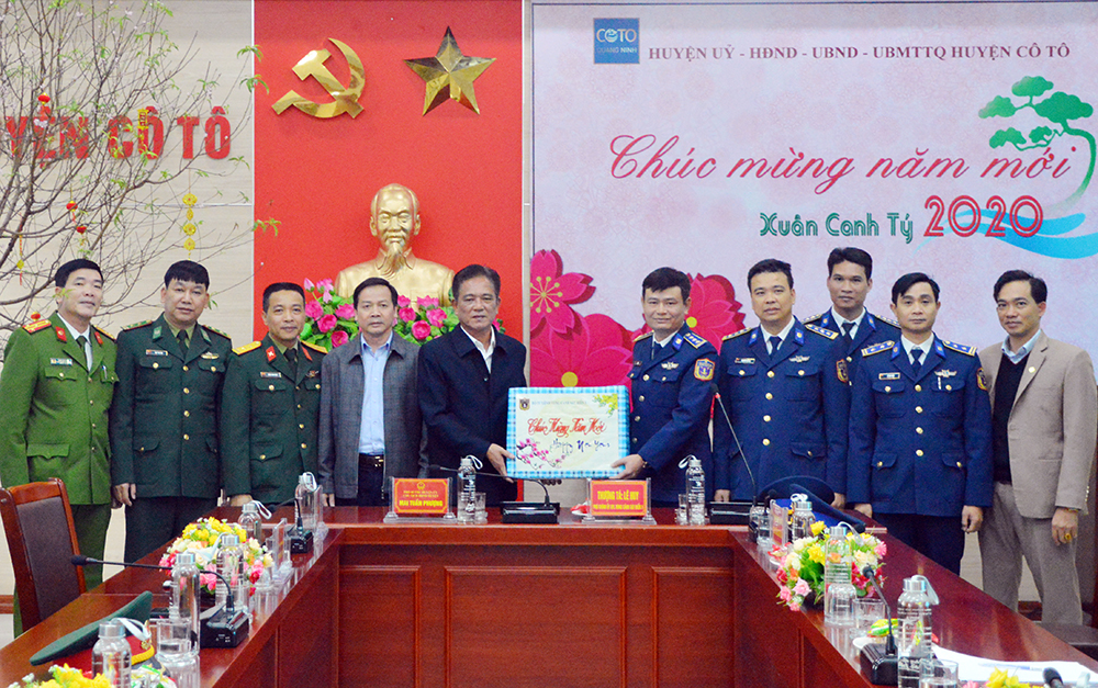 Bộ tư lệnh Vùng Cảnh sát biển 1 thăm và chúc Tết tại huyện Cô Tô