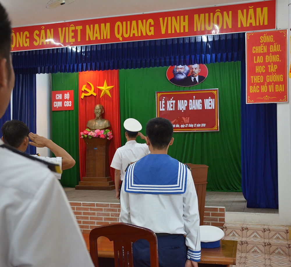 Điều đáng tự hào hơn đối với Binh nhất Đỗ Trịnh Tuế là lễ kết nạp được tổ chức vào ngày 22-12-2019, Ngày kỷ niệm 75 năm thành lập Quân đội nhân dân Việt Nam.