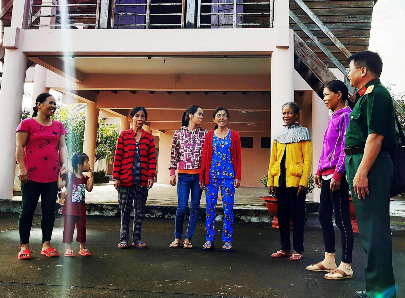 Tích cực tuyên truyền để bà con nhận diện kẻ xấu

