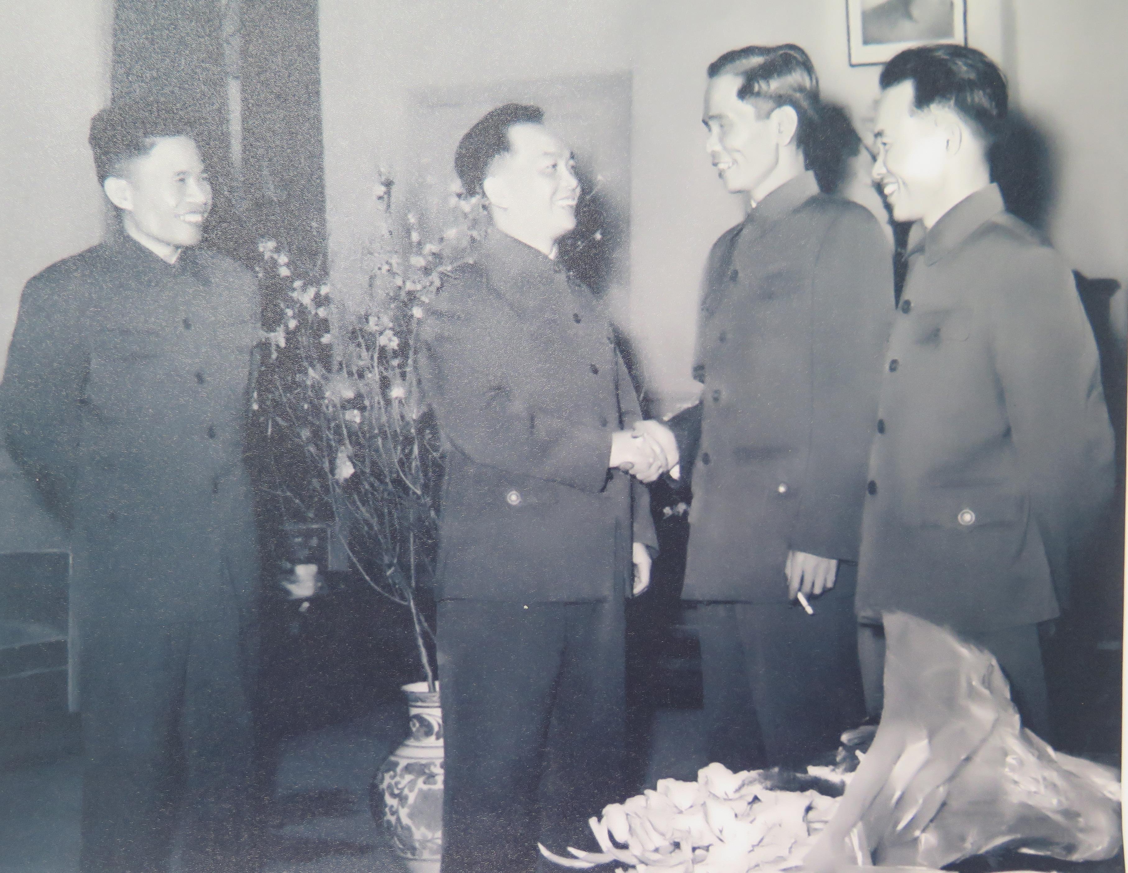 Người cộng sản kiên cường bất khuất, tấm gương mẫu mực về cần, kiệm, liêm, chính