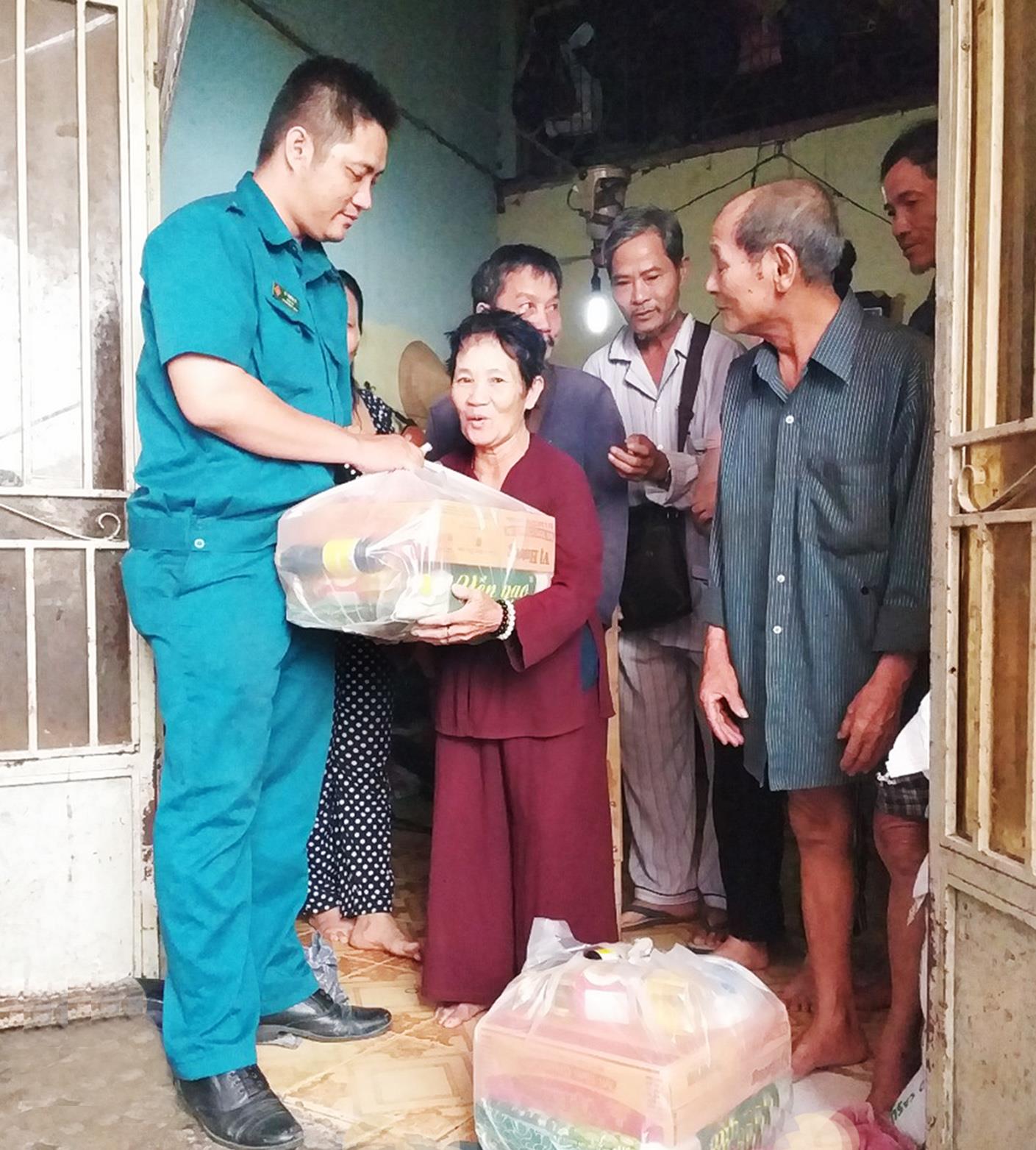 Chung tay chăm lo Tết cho hộ nghèo, người già neo đơn