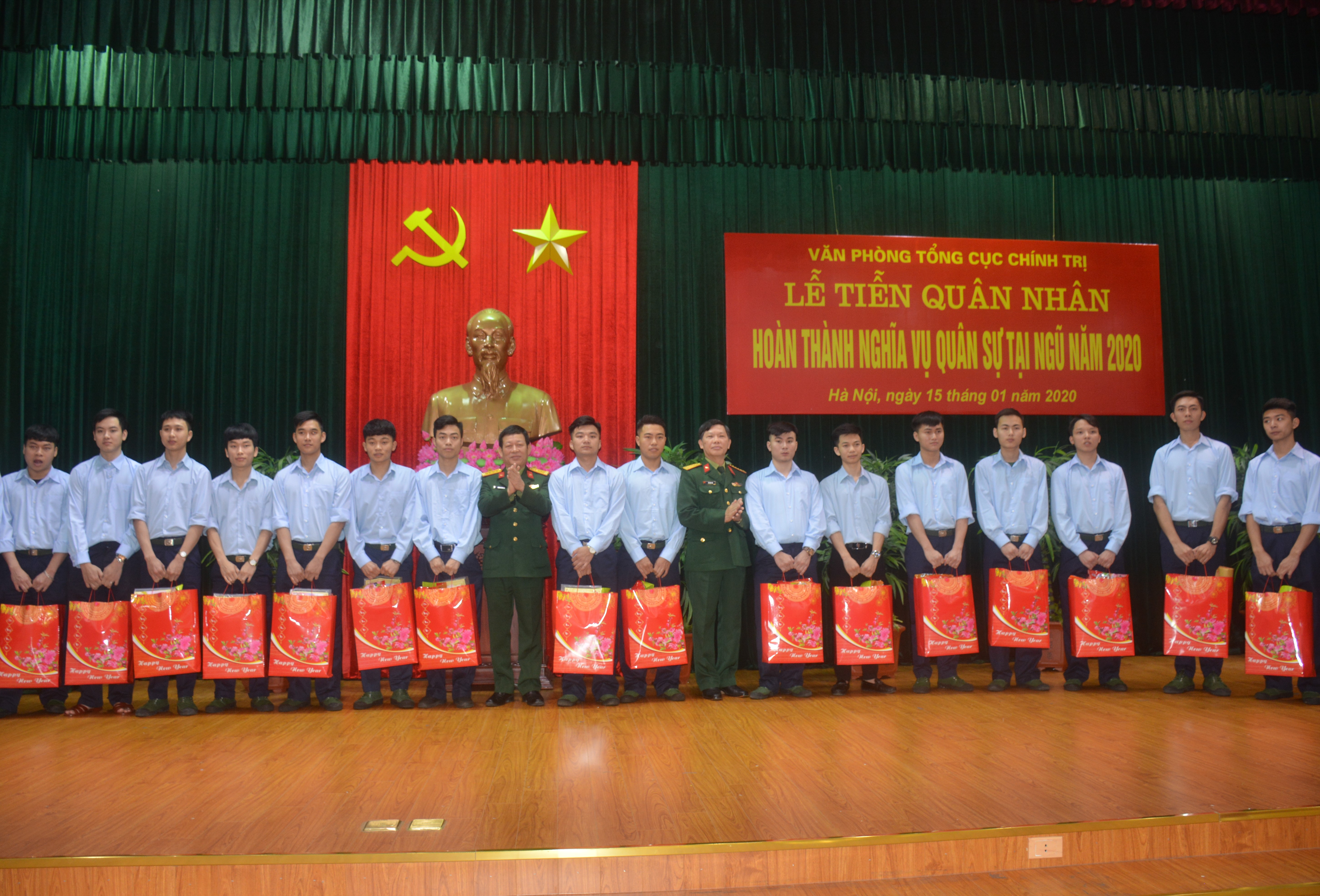 Lễ tiễn quân nhân hoàn thành nghĩa vụ quân sự về địa phương