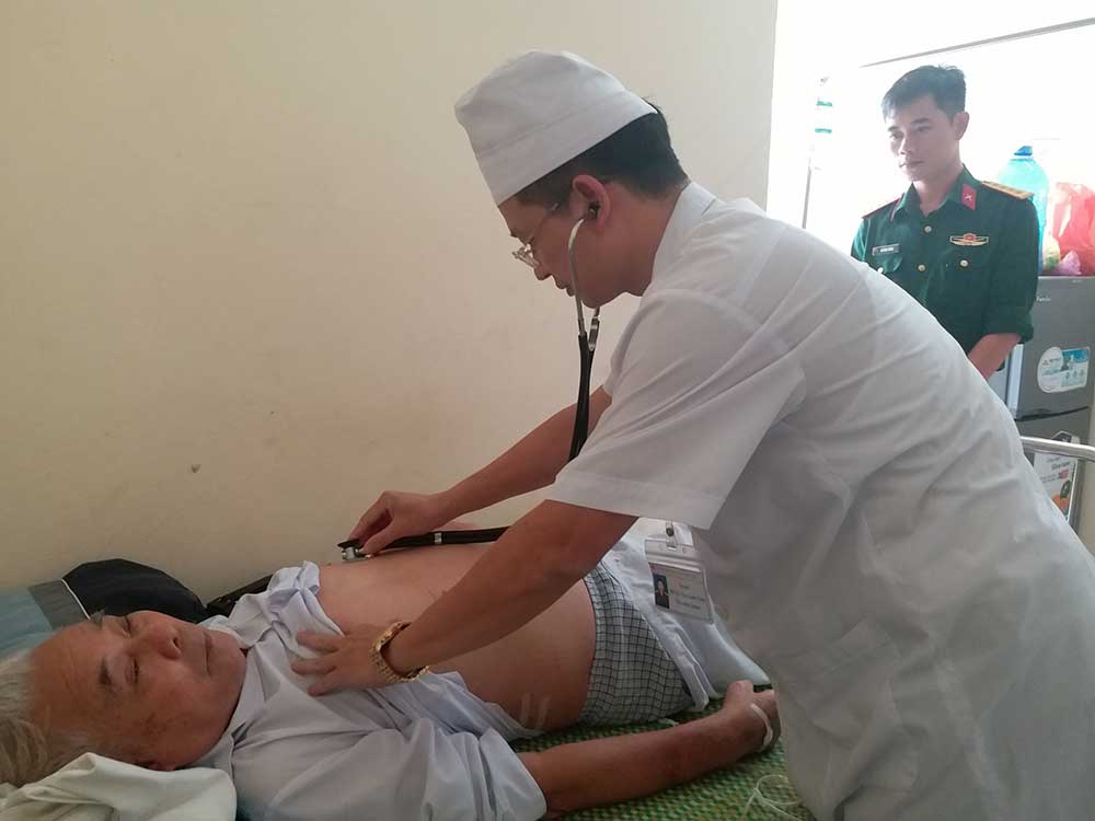 Nghị lực phấn đấu của bác sĩ trẻ