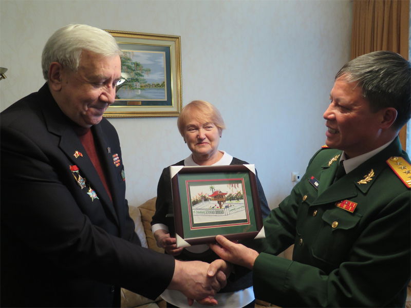  Nơi nắng vàng trải mãi

