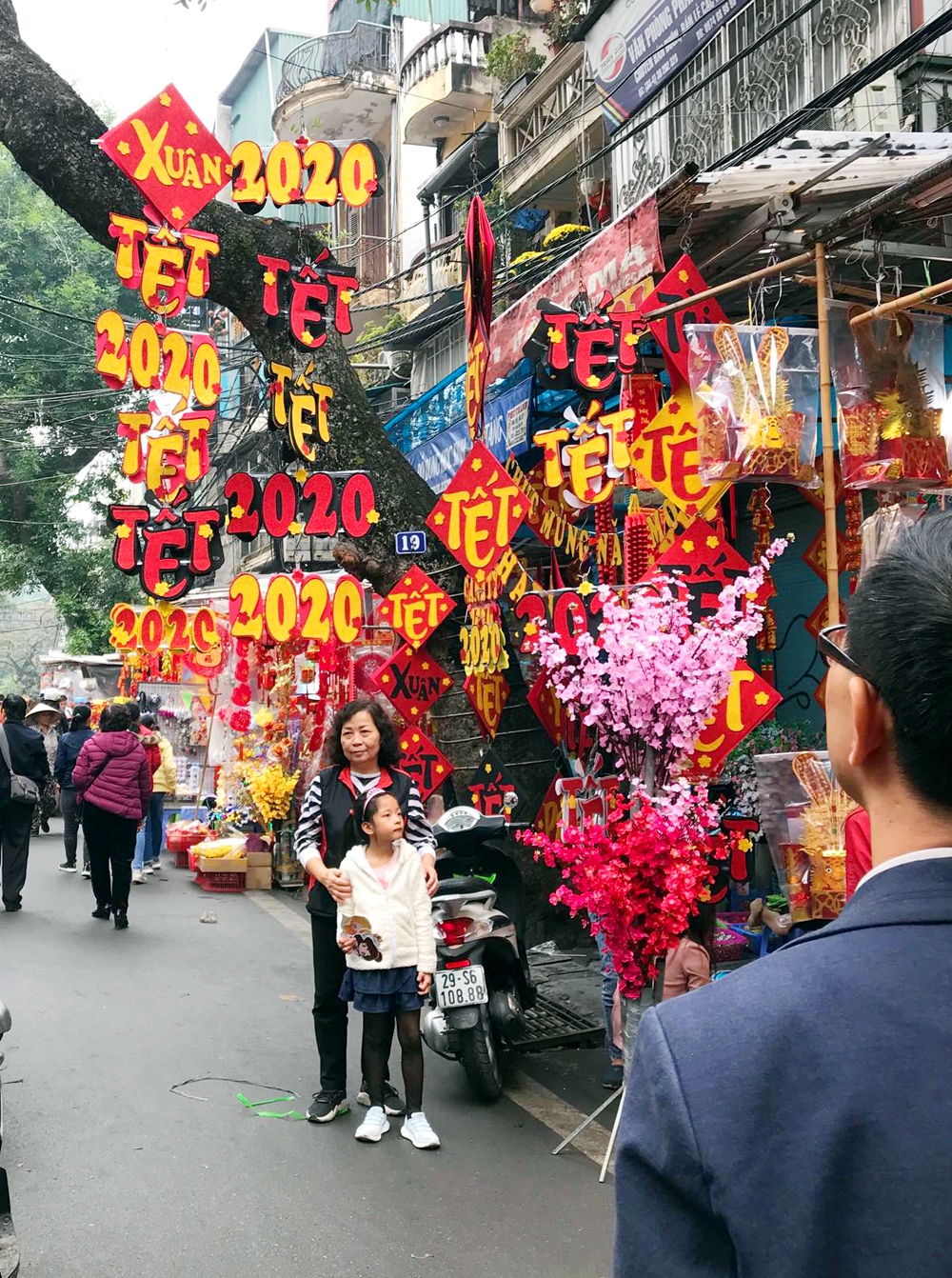 Lưu giữ lại vẻ đẹp của chợ hoa truyền thống lâu đời của người Hà thành.