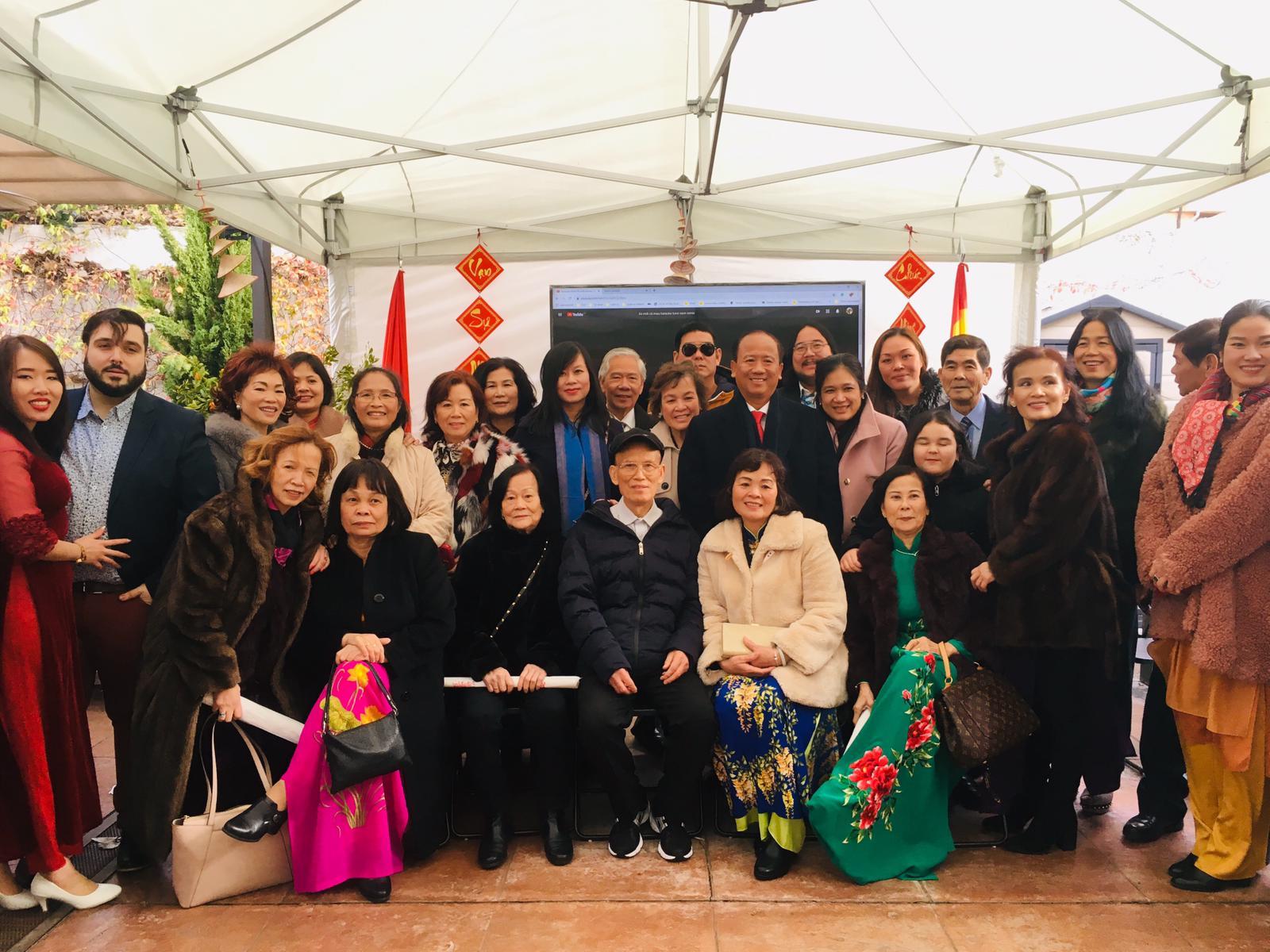 Kiều bào Việt Nam tưng bừng đón Tết