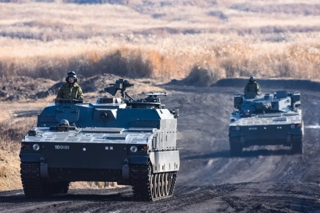 Nhật Bản phát triển nền tảng xe bọc thép đa dụng bánh xích mới

