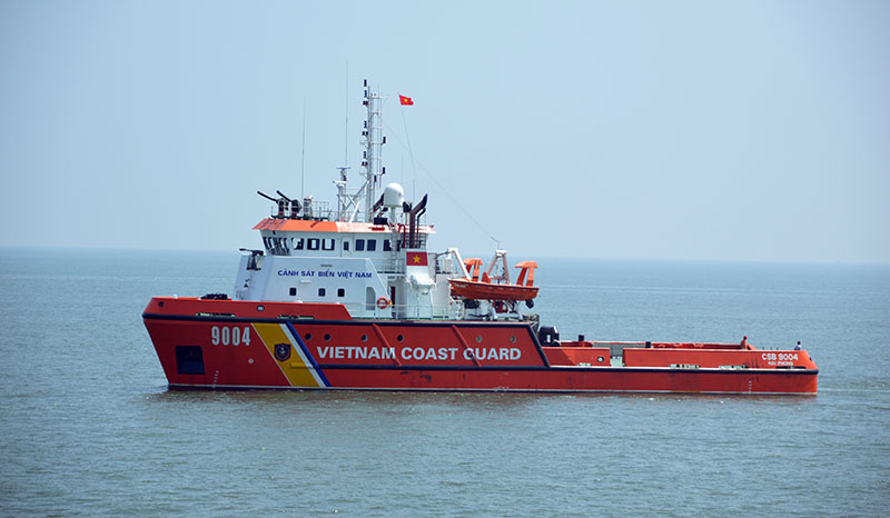 Con tàu canh biển ngày Xuân

