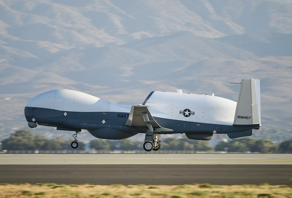 Mỹ triển khai UAV MQ-4C Triton tới Thái Bình Dương

