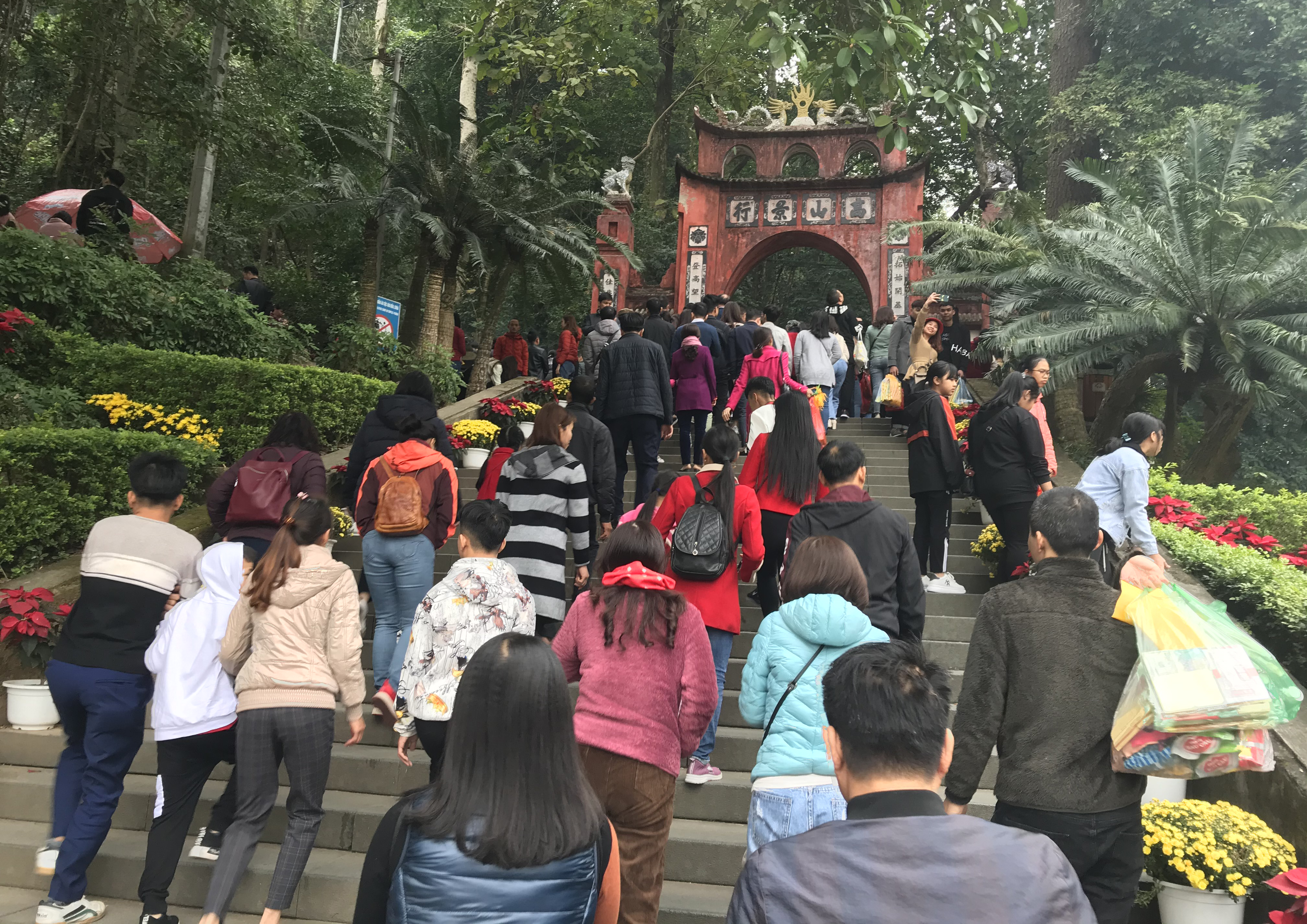 Vãn cảnh Đền Hùng ngày Tết