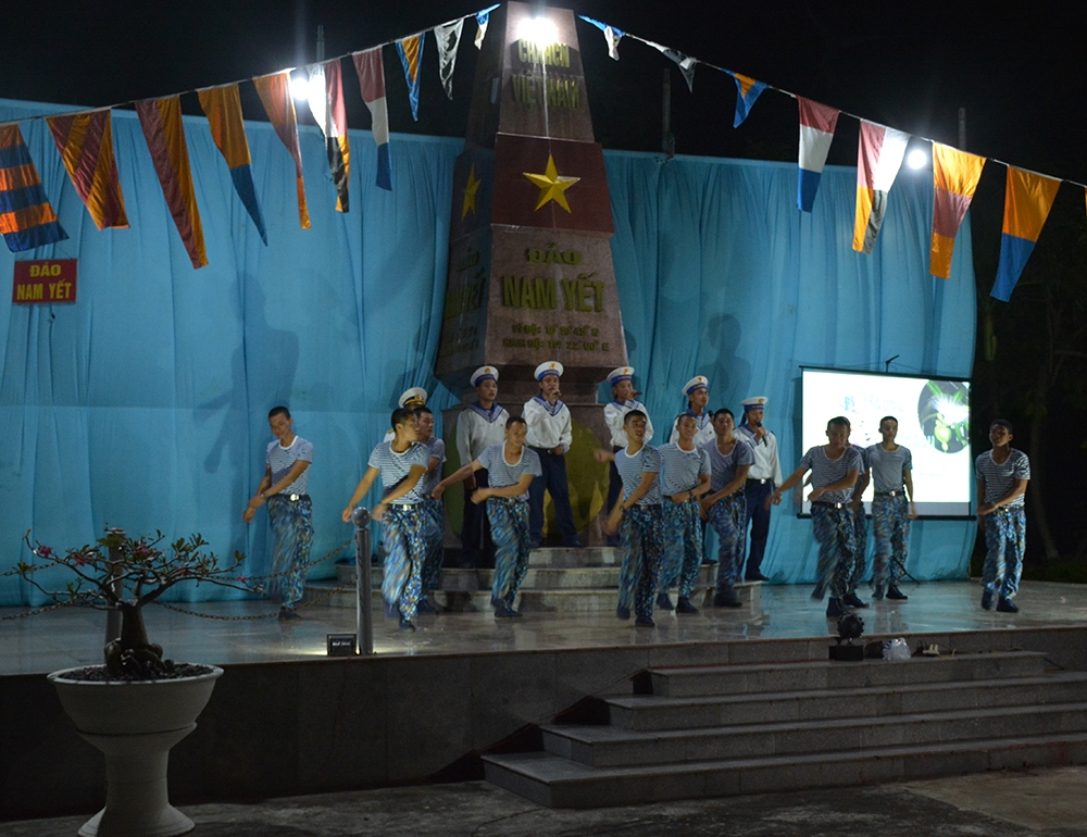 Trong các hoạt động của đơn vị, Binh nhất Đỗ Trịnh Tuế luôn gương mẫu đi đầu.