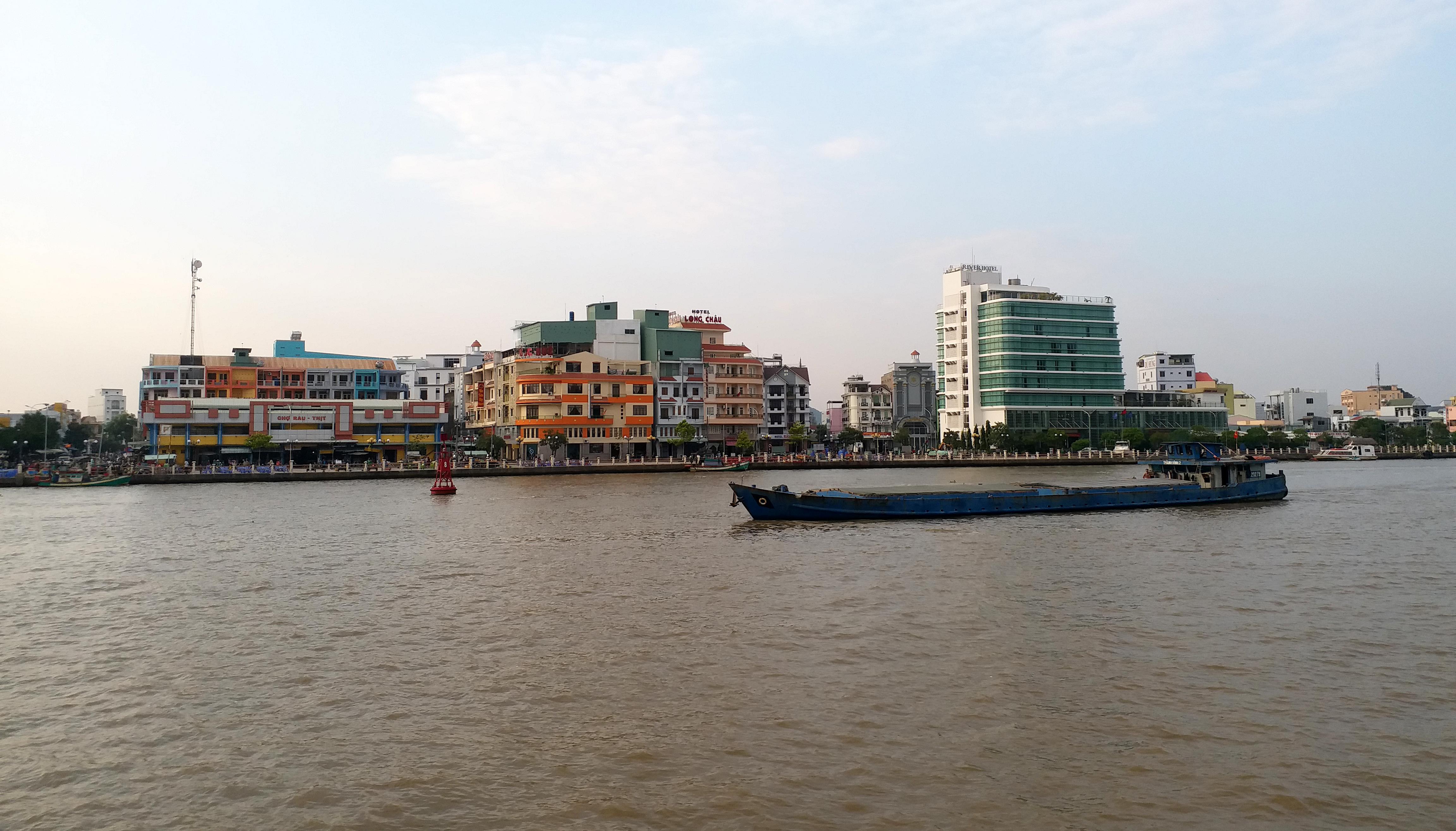 Phát huy vai trò tiên phong, gương mẫu của cán bộ, đảng viên