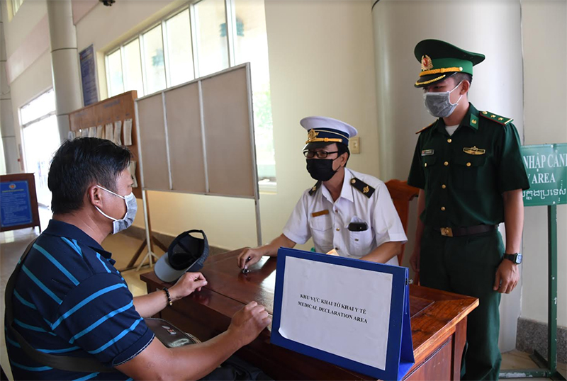 Đồn Biên phòng Cửa khẩu quốc tế Hoa Lư chủ động chống dịch nCoV

