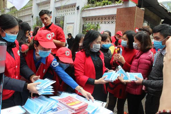 Trung ương Hội Chữ thập đỏ Việt Nam tuyên truyền và hỗ trợ phòng, chống dịch viêm đường hô hấp cấp 