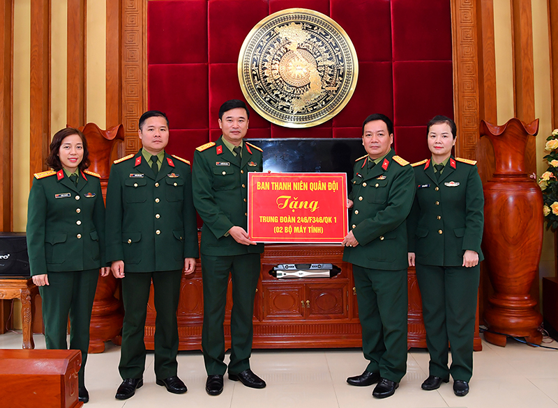 Ban Thanh niên Quân đội hành quân về nguồn nhân ngày thành lập Chi đoàn Thanh niên Cứu quốc đầu tiên