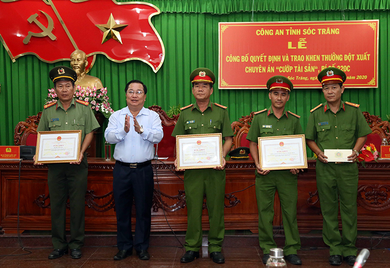 Sóc Trăng khen thưởng đột xuất vụ phá án giả danh công an cướp tài sản

