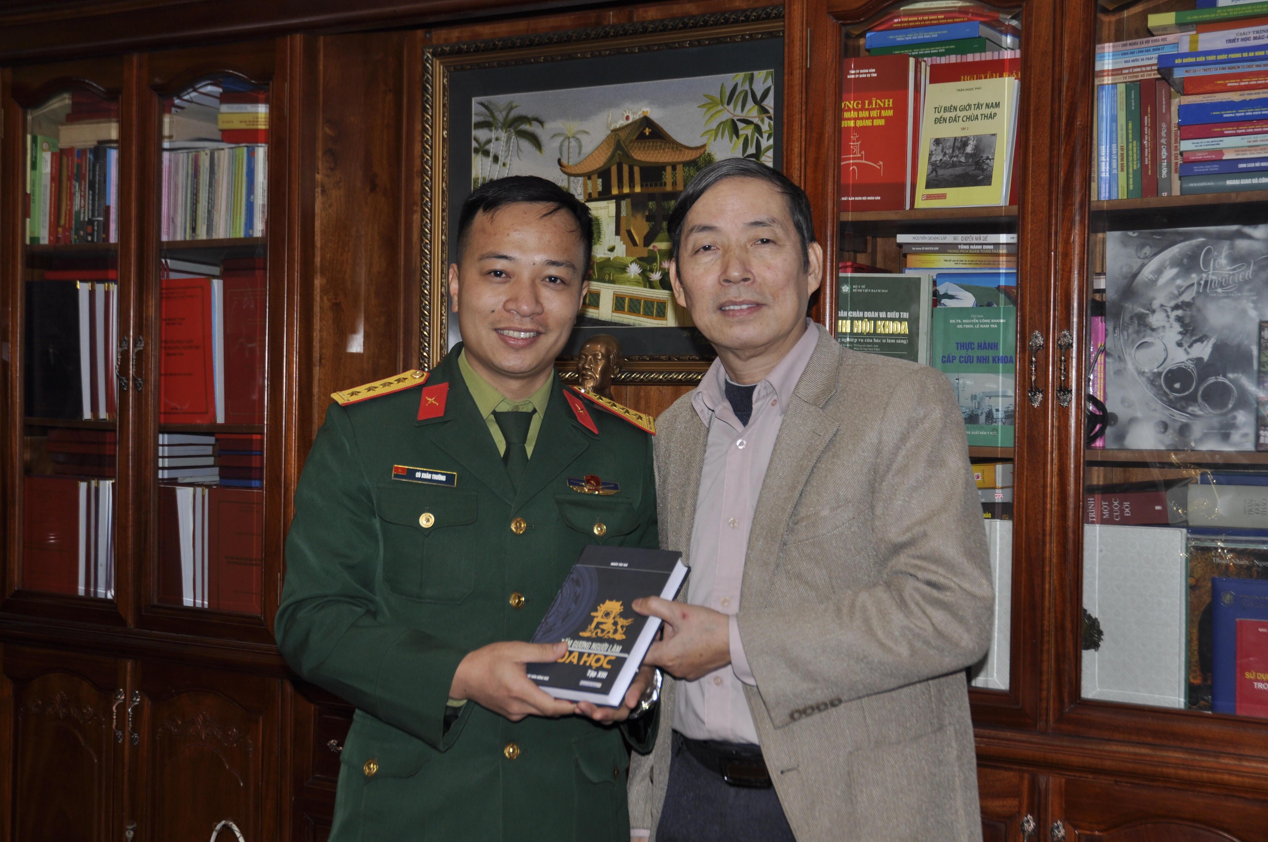 Người thầy với niềm say mê cống hiến bất tận

