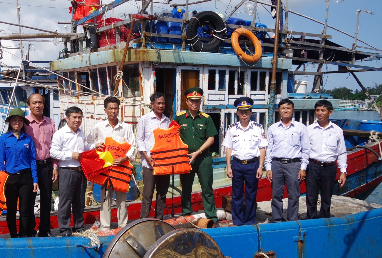 Trọn nghĩa vẹn tình với nhân dân

