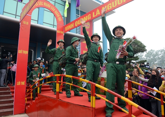 Nêu cao tính tiên phong, gương mẫu của cán bộ, đảng viên trong công tác tuyển quân