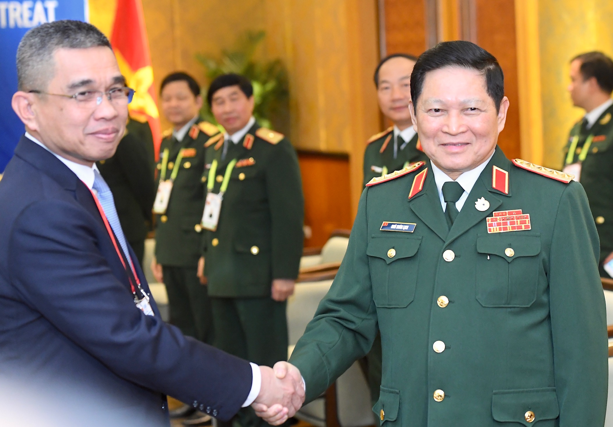 Bộ trưởng Ngô Xuân Lịch gặp song phương với Thứ trưởng Bộ Quốc phòng Thái Lan và Tổng thư ký Quốc phòng Indonesia