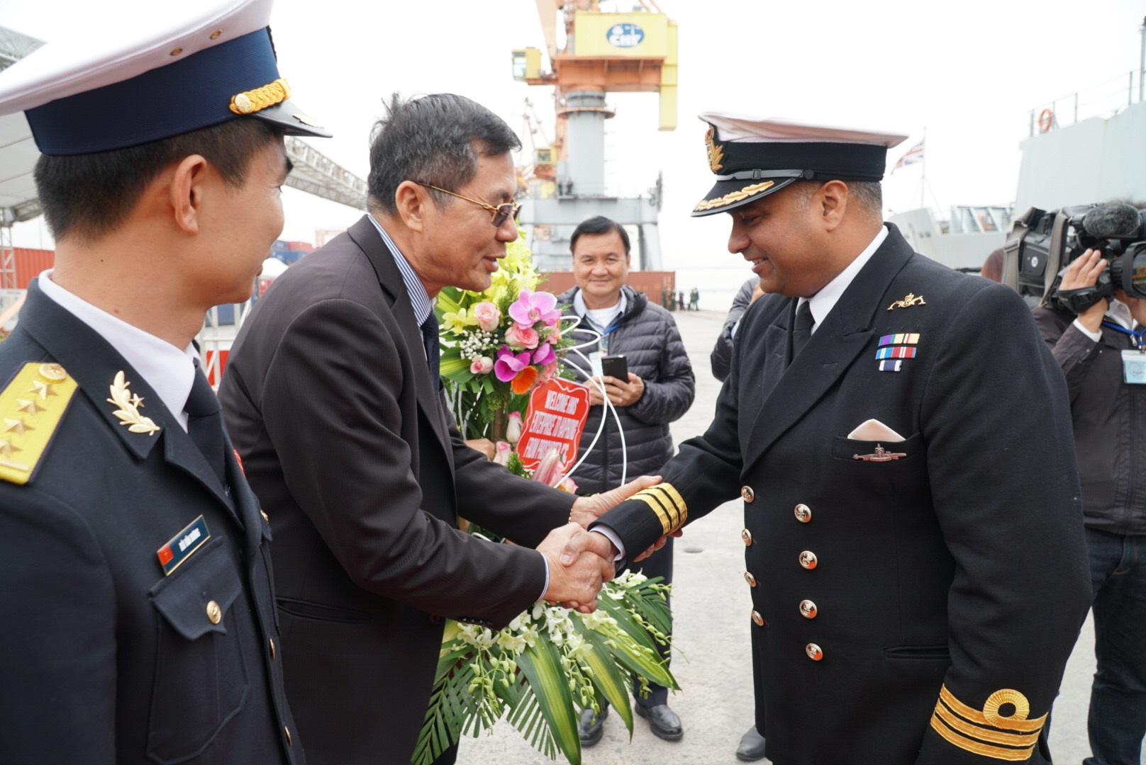 Tàu Hải quân Hoàng gia Anh thăm thành phố Hải Phòng

