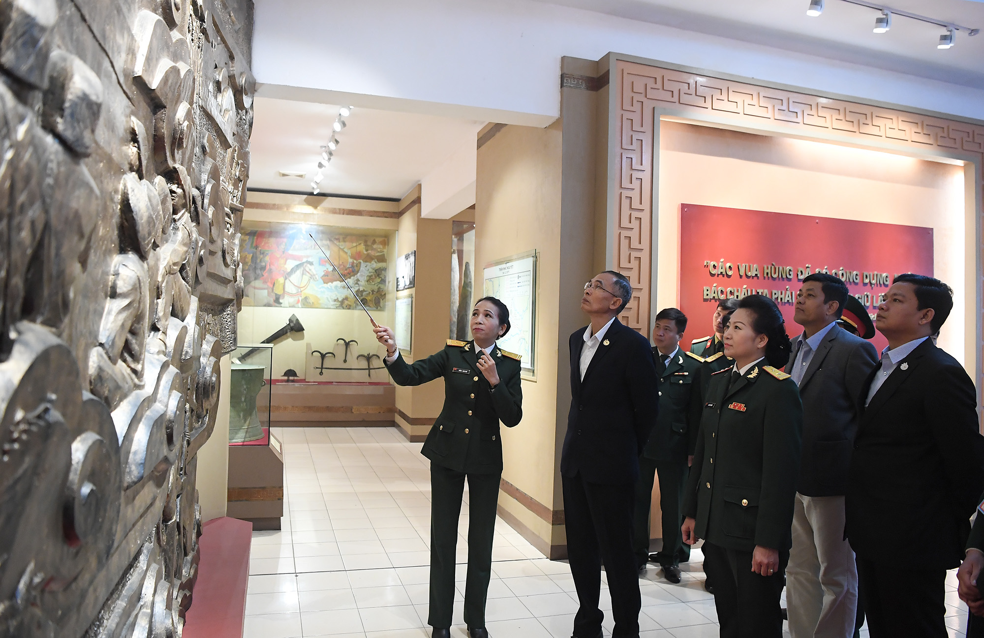 Bộ trưởng Quốc phòng Myanmar tham quan Bảo tàng Lịch sử Quân sự Việt Nam và Hoàng Thành Thăng Long