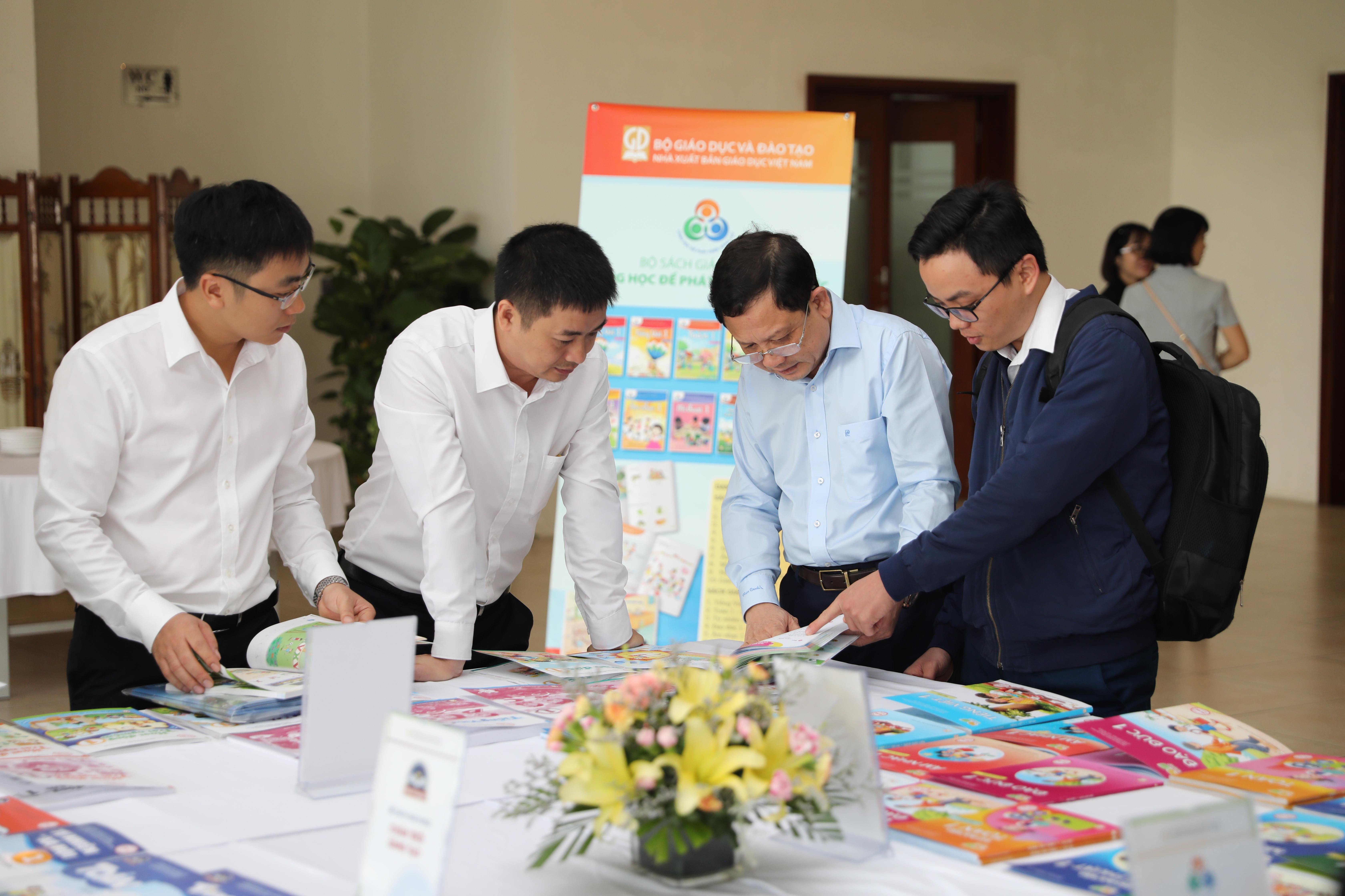 Bảo đảm quyền của giáo viên trong lựa chọn sách giáo khoa