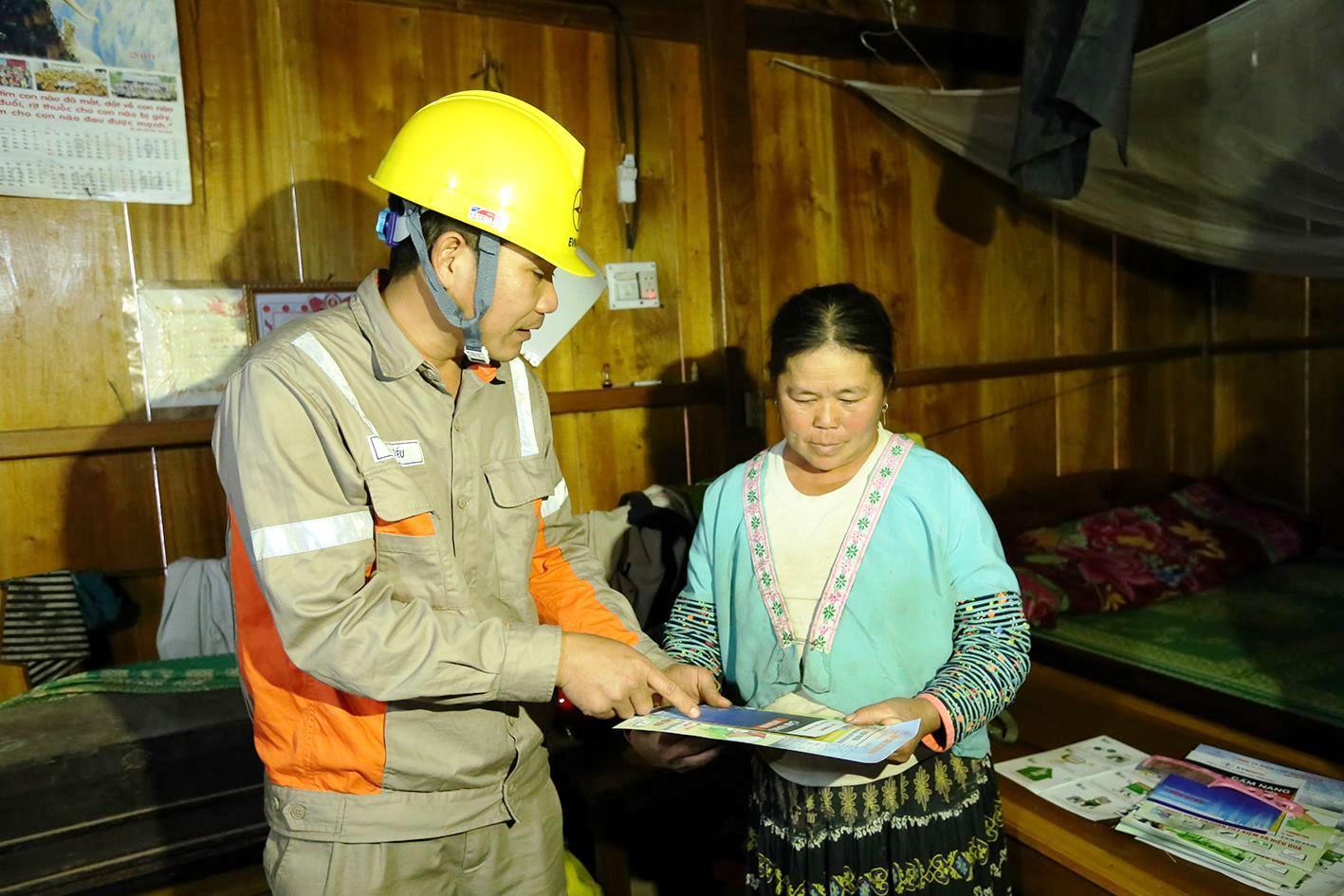 Vượt núi, làm đường đưa điện về bản