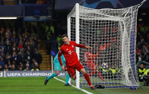 Bayern vùi dập Chelsea, Napoli cầm hòa Barca