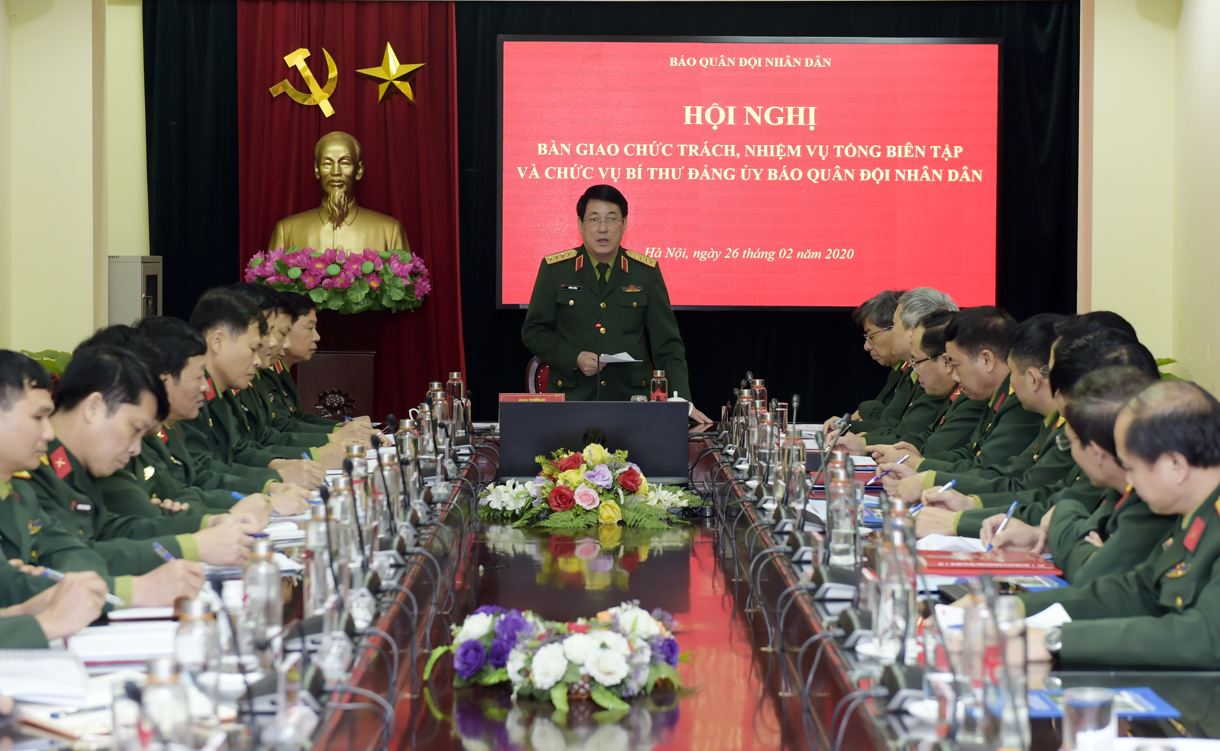 Bàn giao chức trách, nhiệm vụ Tổng biên tập và chức vụ Bí thư Đảng ủy Báo Quân đội nhân dân

