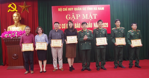 Bộ CHQS tỉnh Hà Nam gặp mặt các cơ quan báo chí đầu năm 2020