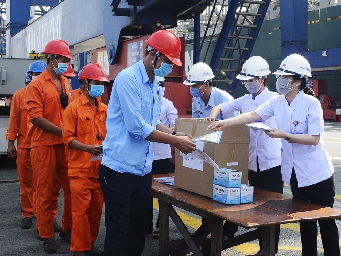 Chủ động phòng dịch, tạo môi trường an toàn cho khách hàng