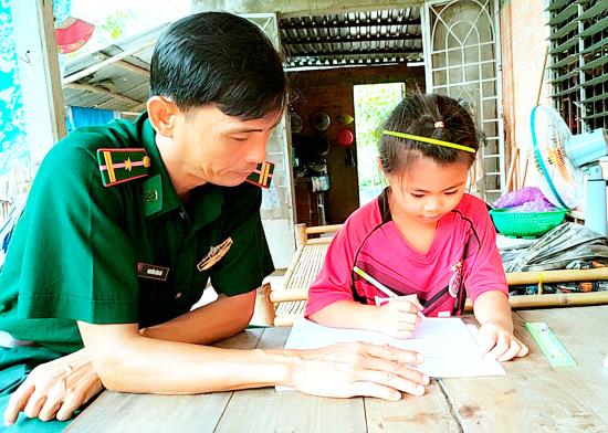 Con nuôi đồn biên phòng ở Mỹ Quý Tây