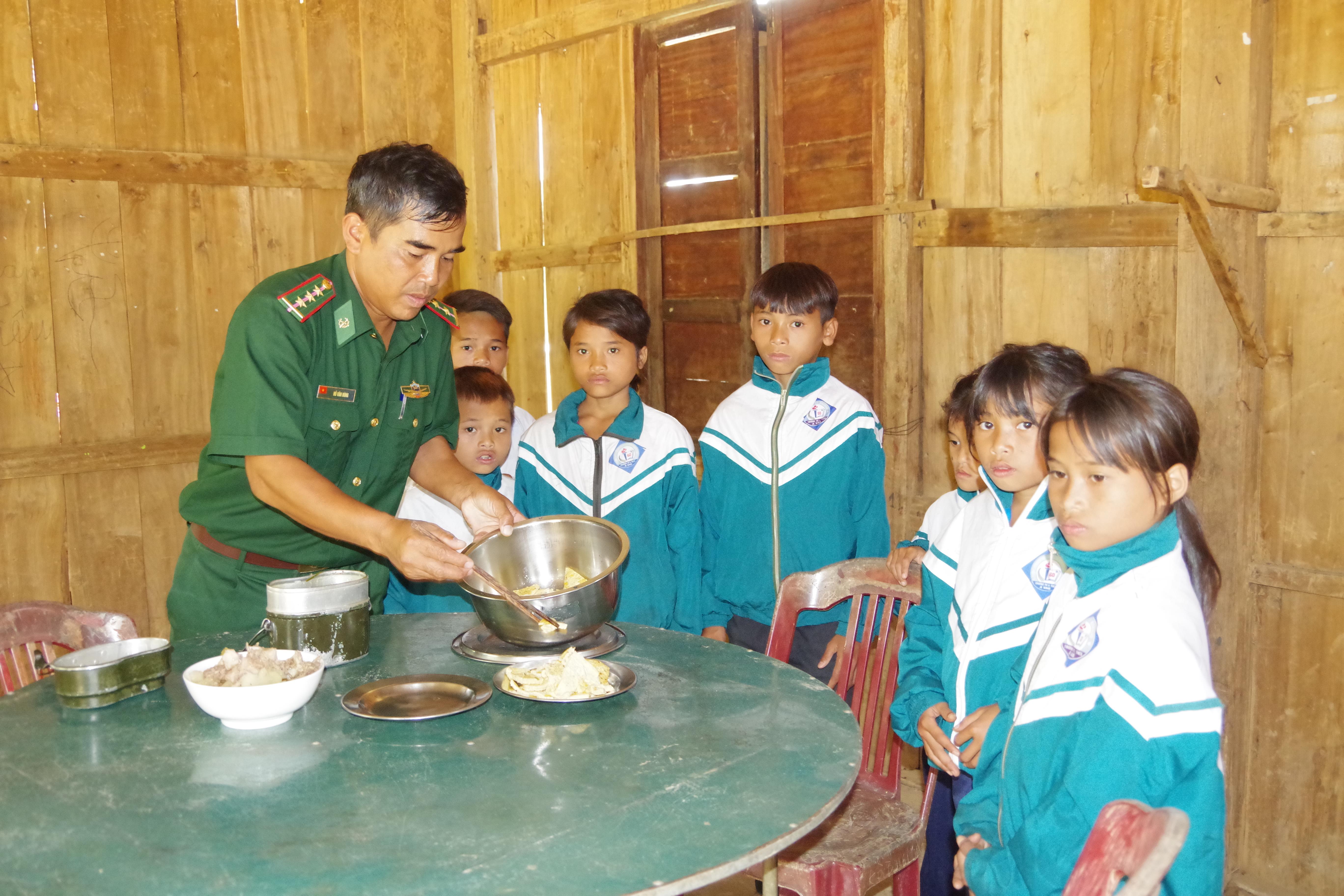 Hiệu quả lớn từ mô hình “Con nuôi đồn biên phòng”