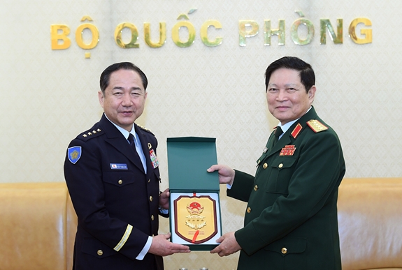 Đại tướng Ngô Xuân Lịch tiếp Tham mưu trưởng Liên quân Nhật Bản