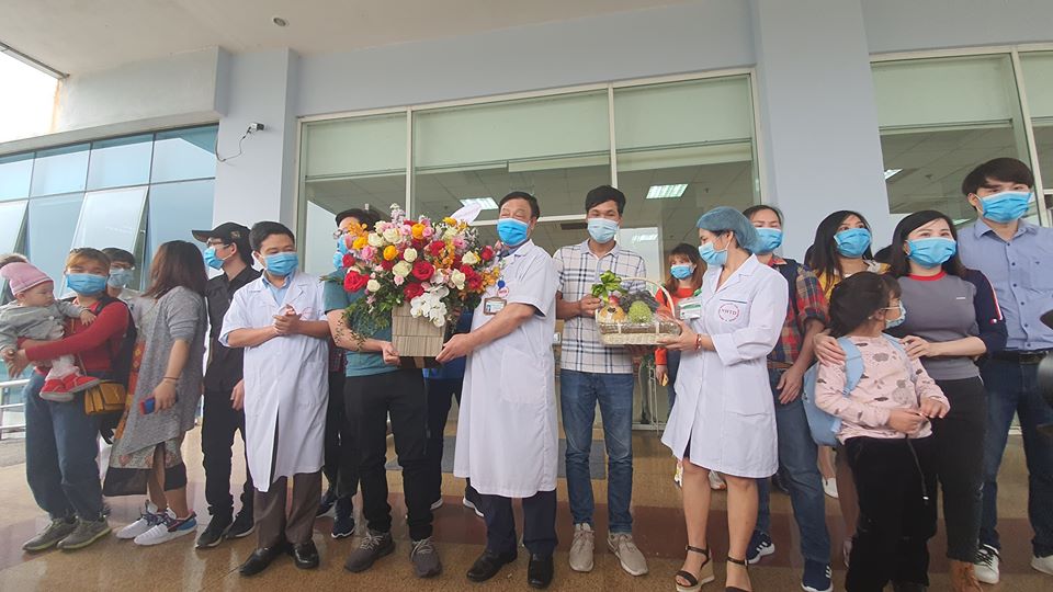 30 công dân Việt Nam trở về từ Vũ Hán được ra viện sau 21 ngày cách ly