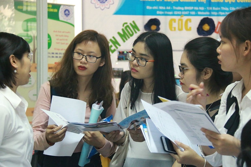 Sớm có quy định quản lý việc làm thêm của sinh viên

